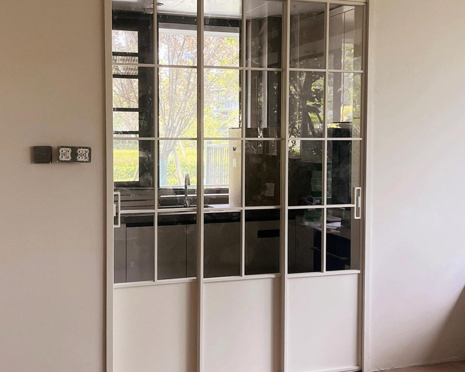 3 трека раздвижные двери UPVC