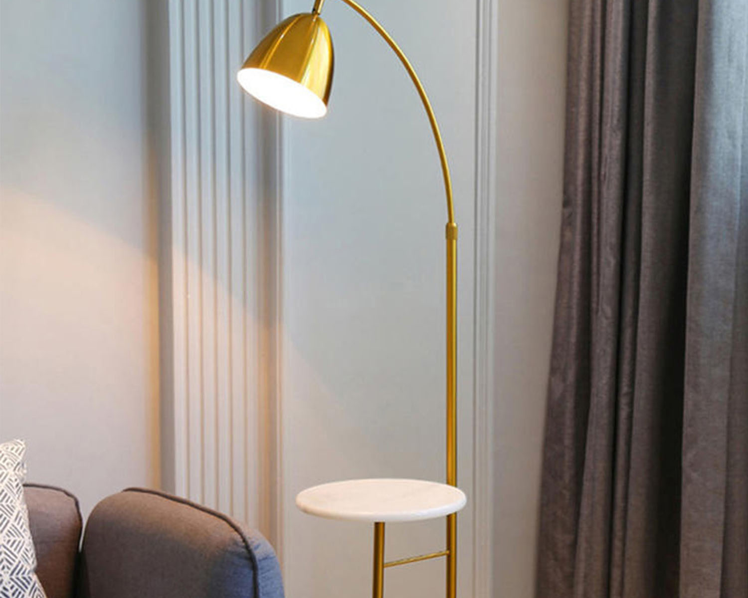 Lampadaire en or