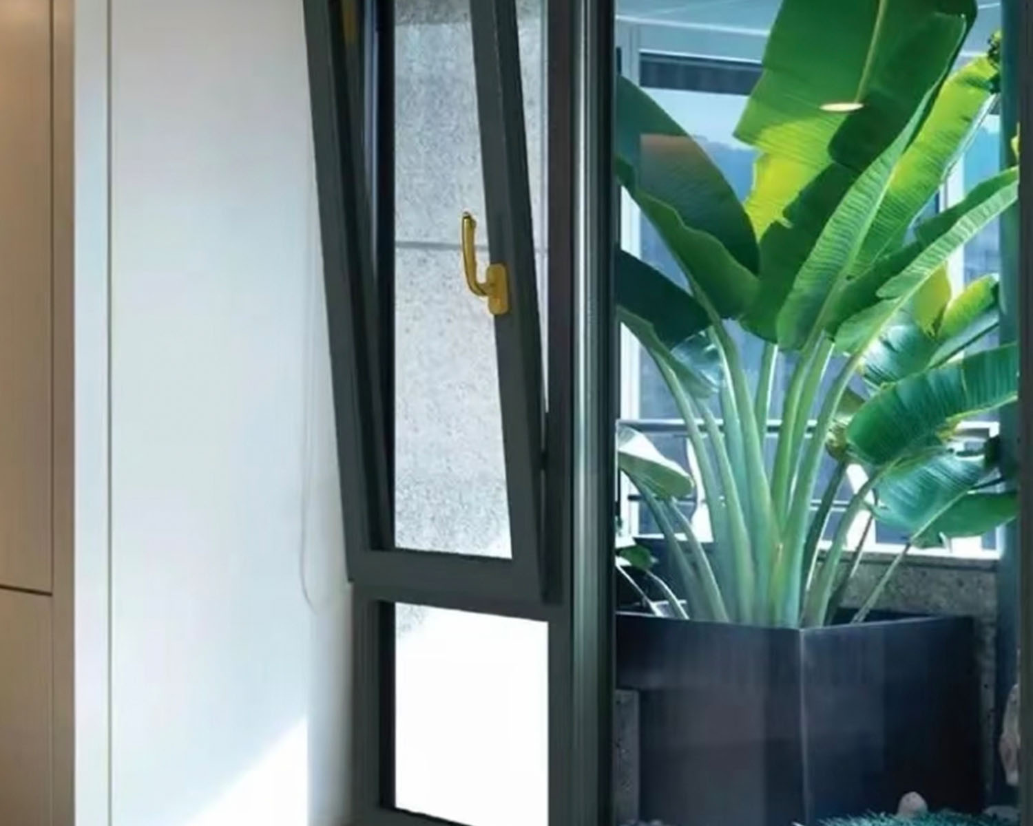 Inclinez et tournez les fenêtres pour les appartements