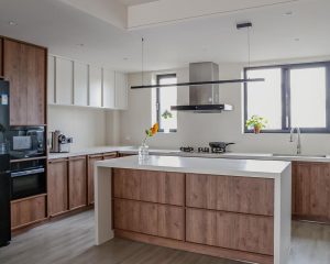 Белые бамбуковые кухонные шкафы